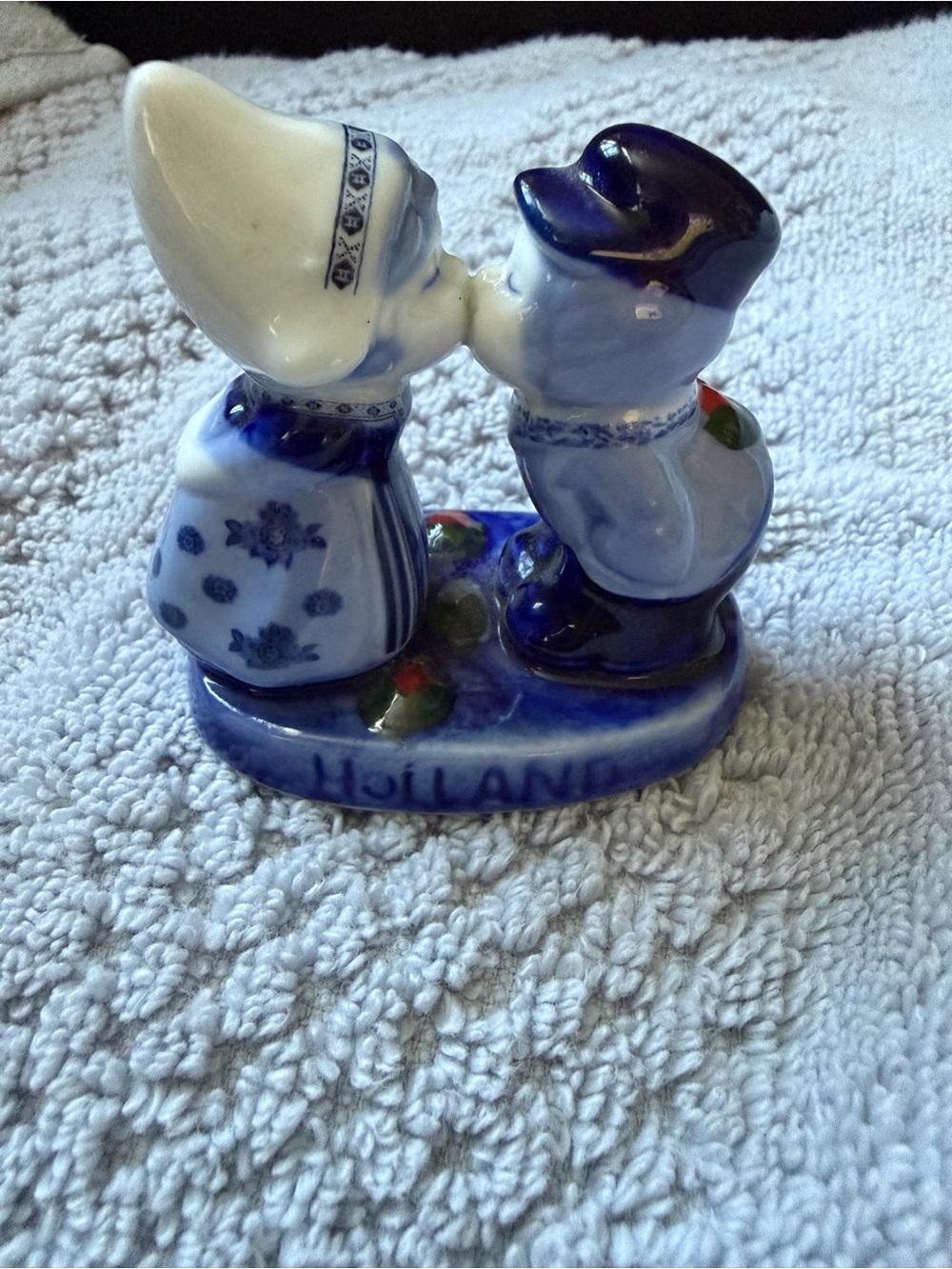 Blue Delft-Style Kissing Dutch Couple Figurine - Home Art